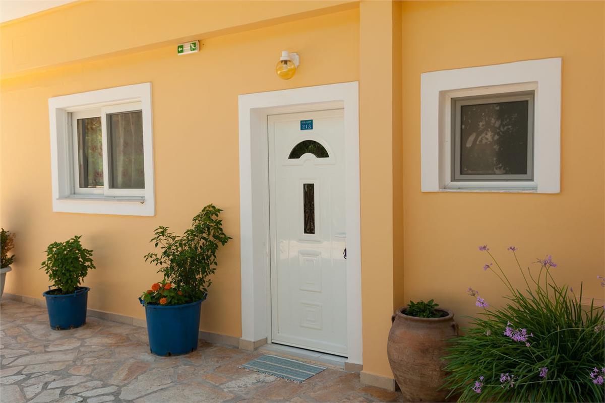 Tom & John Center Aparthotel Tsilivi  Buitenkant foto