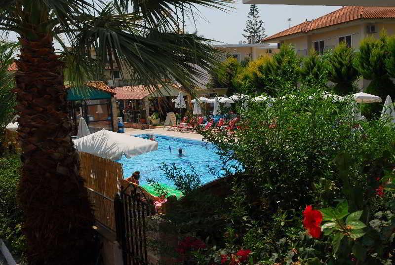 Tom & John Center Aparthotel Tsilivi  Buitenkant foto