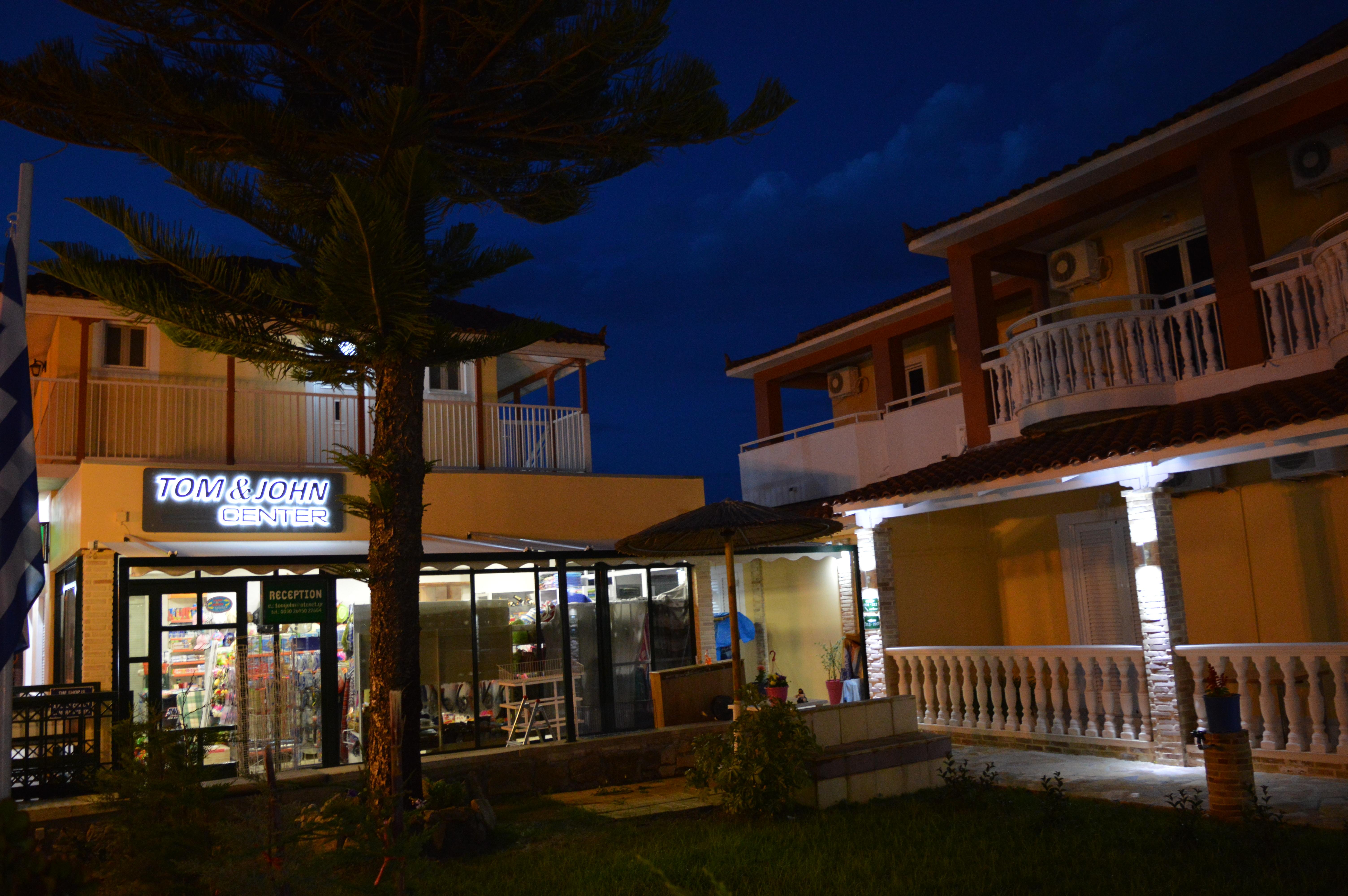 Tom & John Center Aparthotel Tsilivi  Buitenkant foto